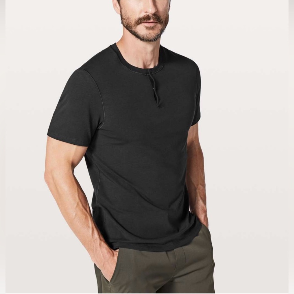 Men’s Lululemon Black 5 Year Basic Short Sleeve Henley